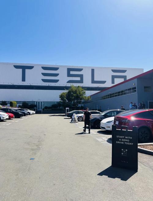 硅谷工厂外邂逅未来之光✨hey科技迷们,虽然不能深入tesla硅谷工厂